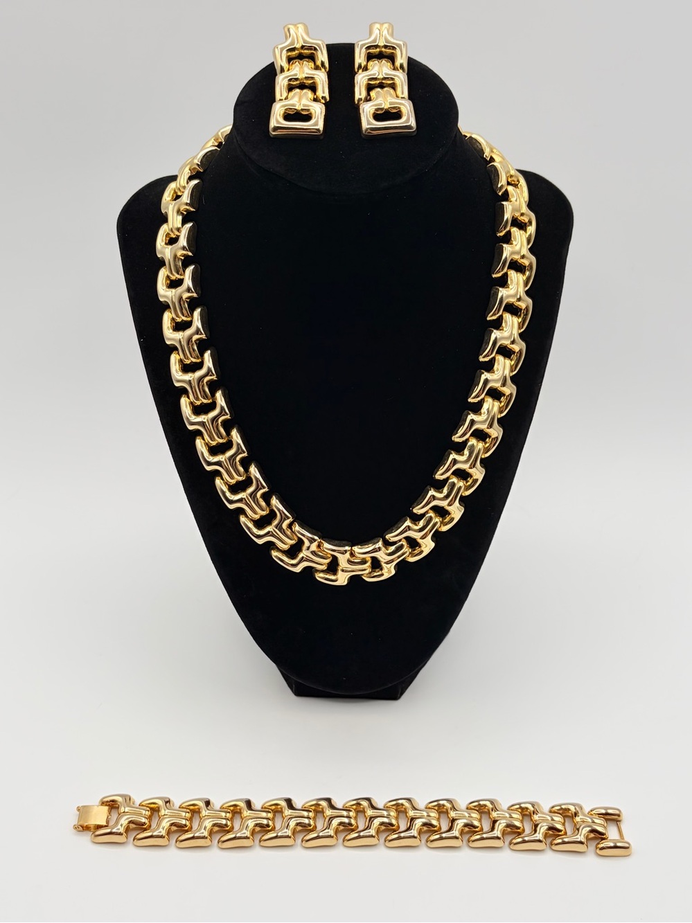 Vintage Gold Tone Necklace Bracelet & Earrings Set 80s Style